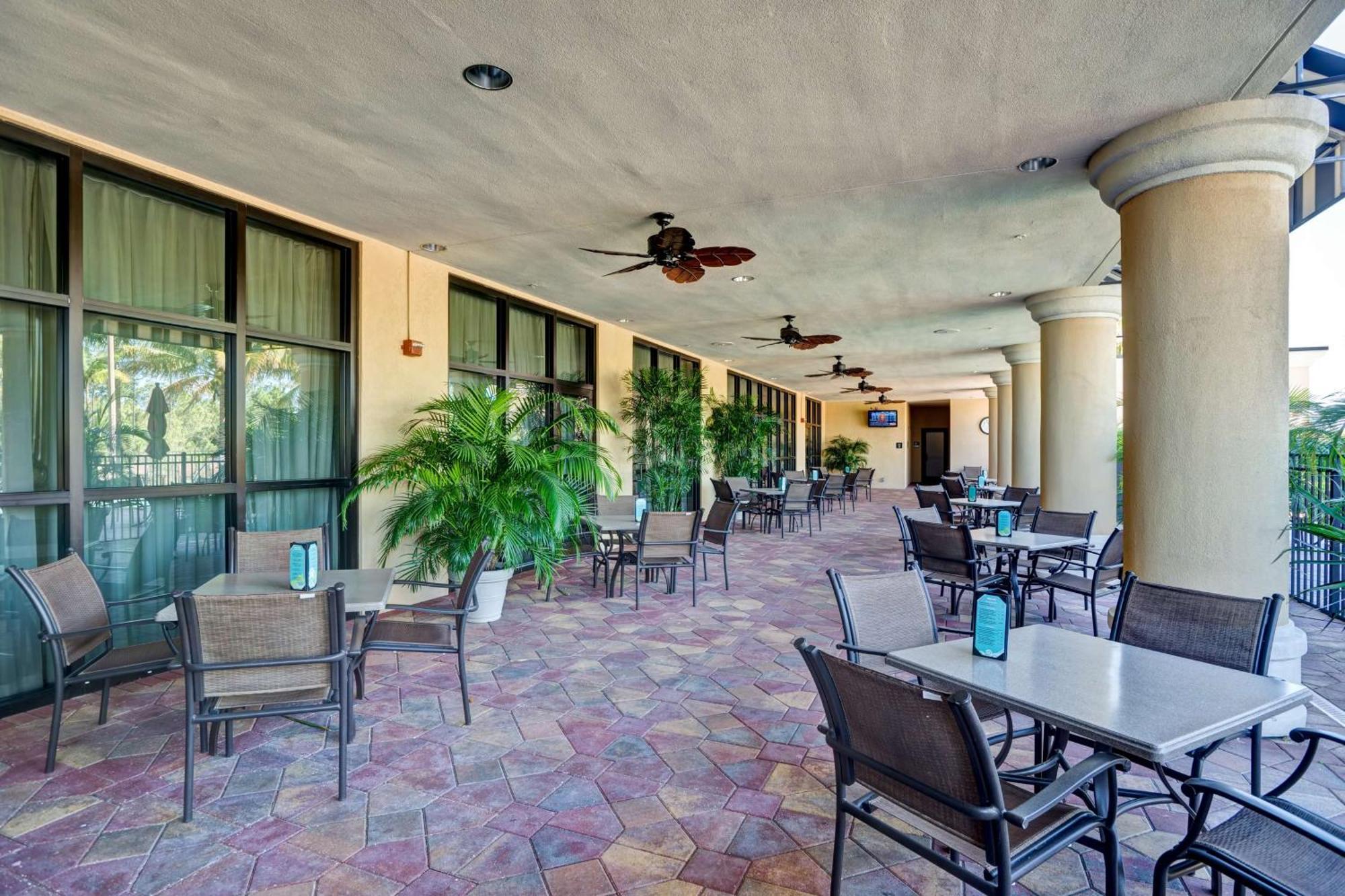 Embassy Suites Fort Myers - Estero Exteriér fotografie
