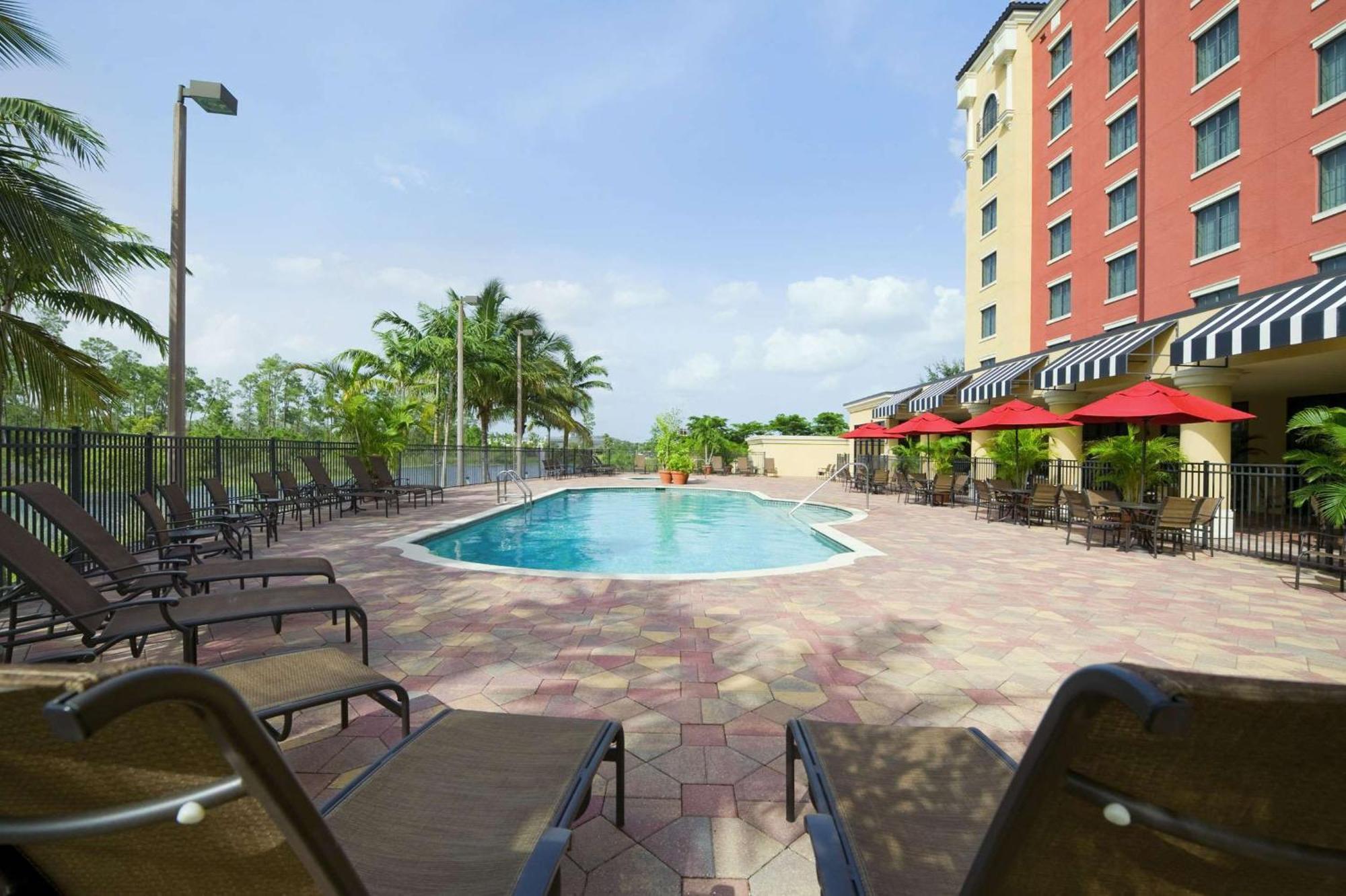 Embassy Suites Fort Myers - Estero Exteriér fotografie