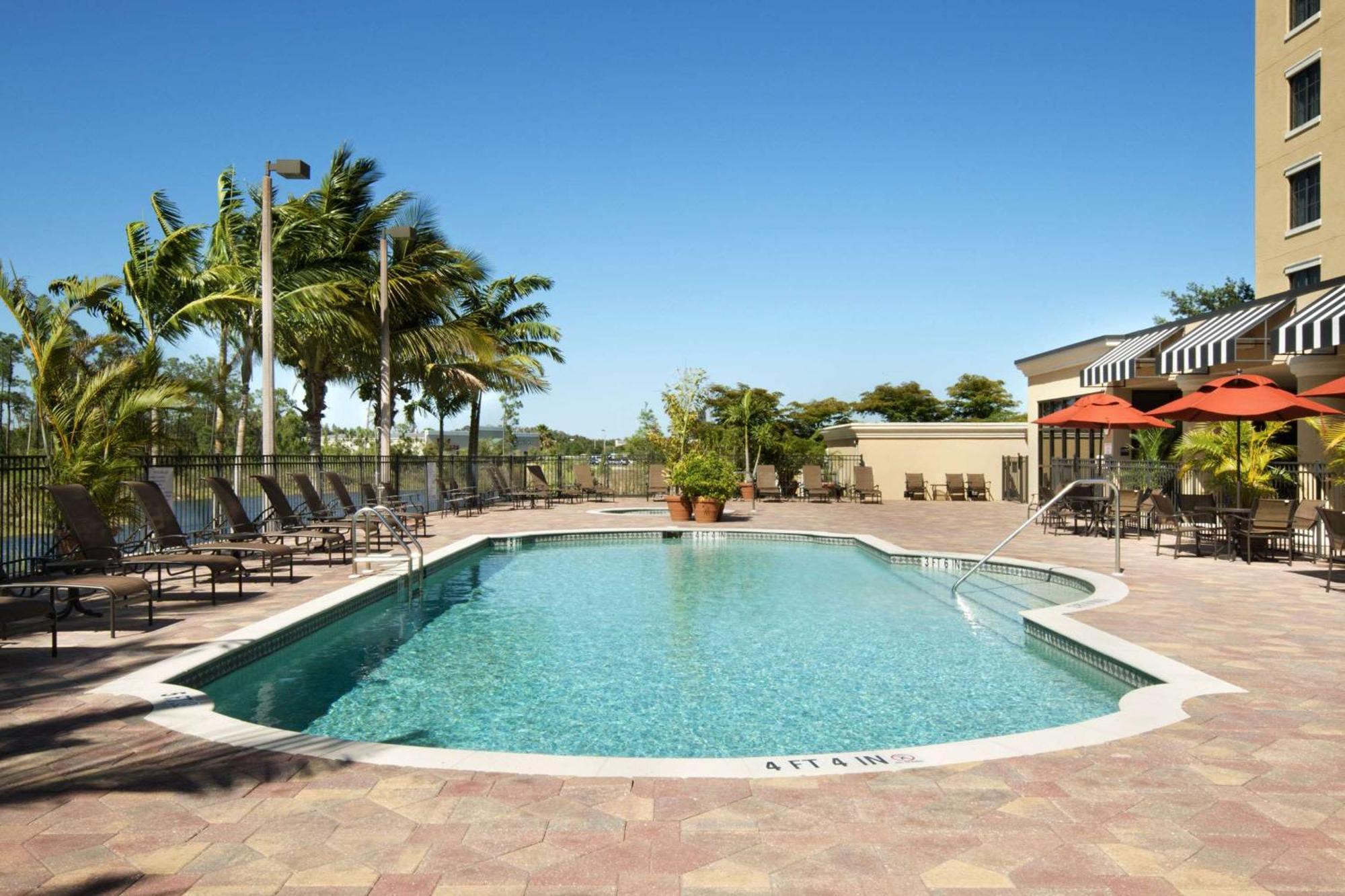 Embassy Suites Fort Myers - Estero Exteriér fotografie