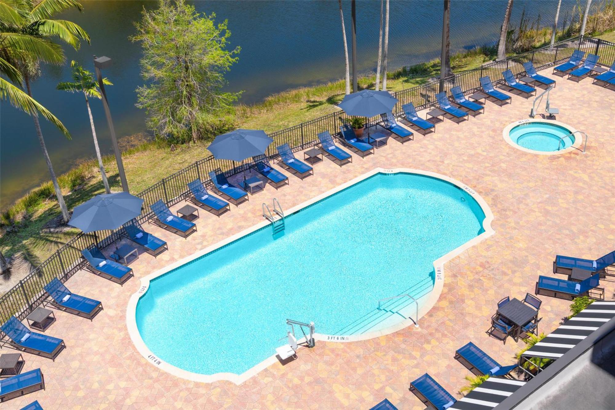 Embassy Suites Fort Myers - Estero Exteriér fotografie